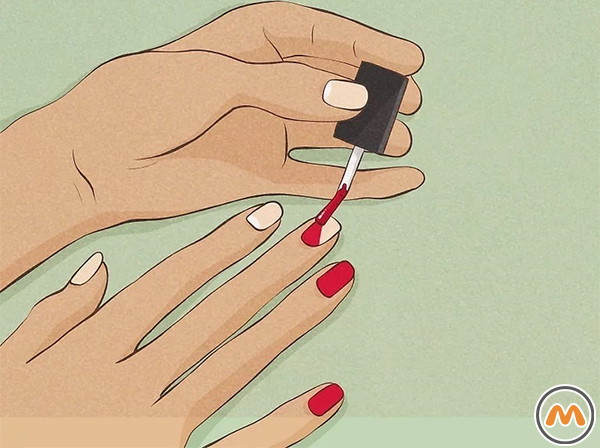 ناخنهای خود را لاک رنگی بزنید