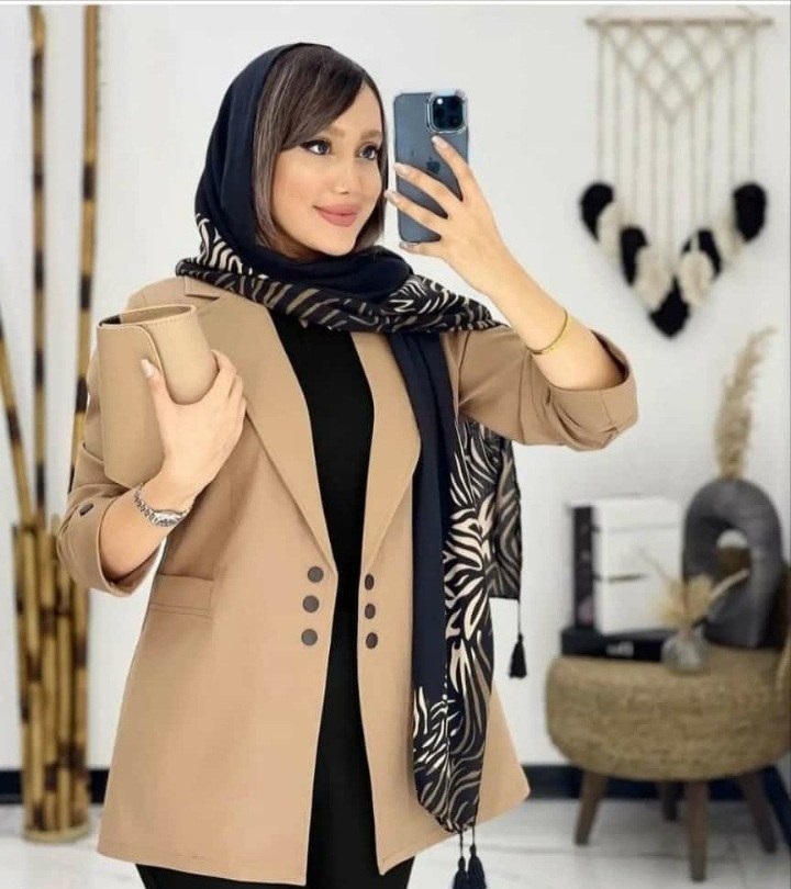 مانتو یقه‌دار کرپ سبک با دکمه مخفی